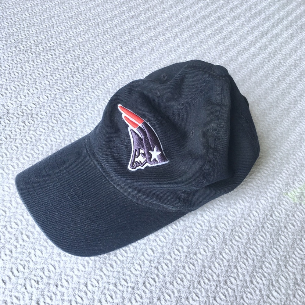 Men’s Navy PATRIOTS Fitted Baseball Hat